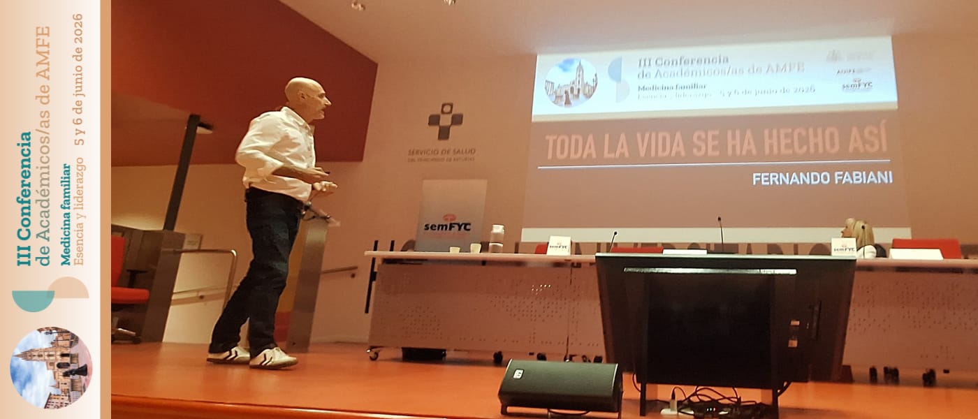 Conferencia de Académicos y Académicas de la AMFE: Fabiani lleva su análisis del «toda la vida se ha hecho así» al mundo académico