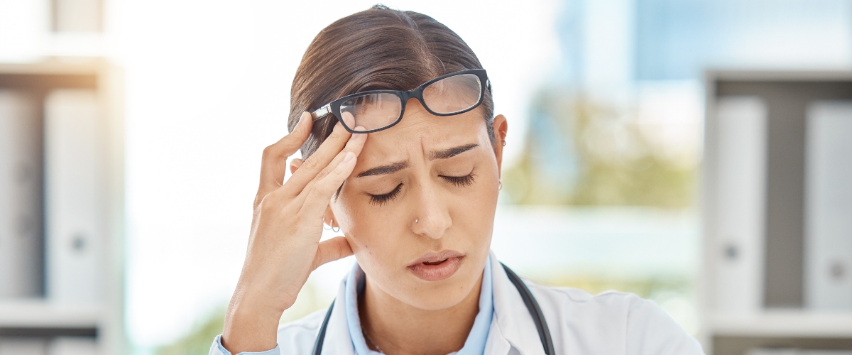 Casi el 70% de los médicos de familia de Cataluña presentaba niveles altos de agotamiento emocional y otros problemas de salud mental, un año después de la pandemia