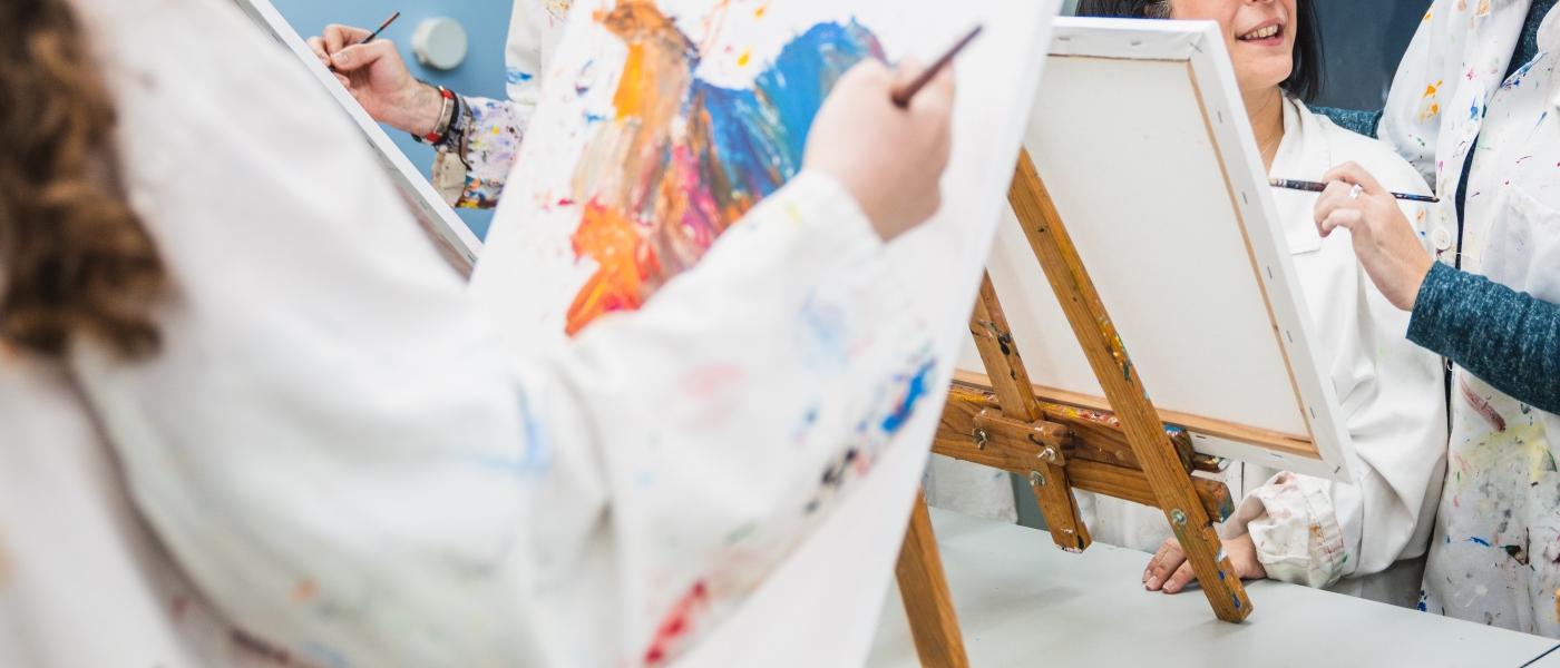 El arte beneficia seriamente tu salud: prescripción de arte en Atención Primaria