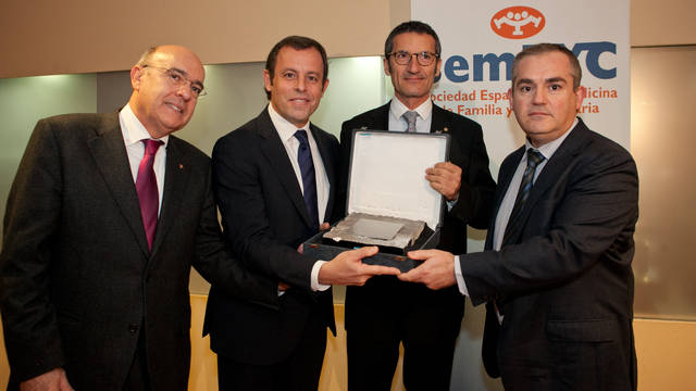 La semFYC entrega el premio 'Sin Humo' al FC Barcelona por prohibir el tabaco en el Camp Nou