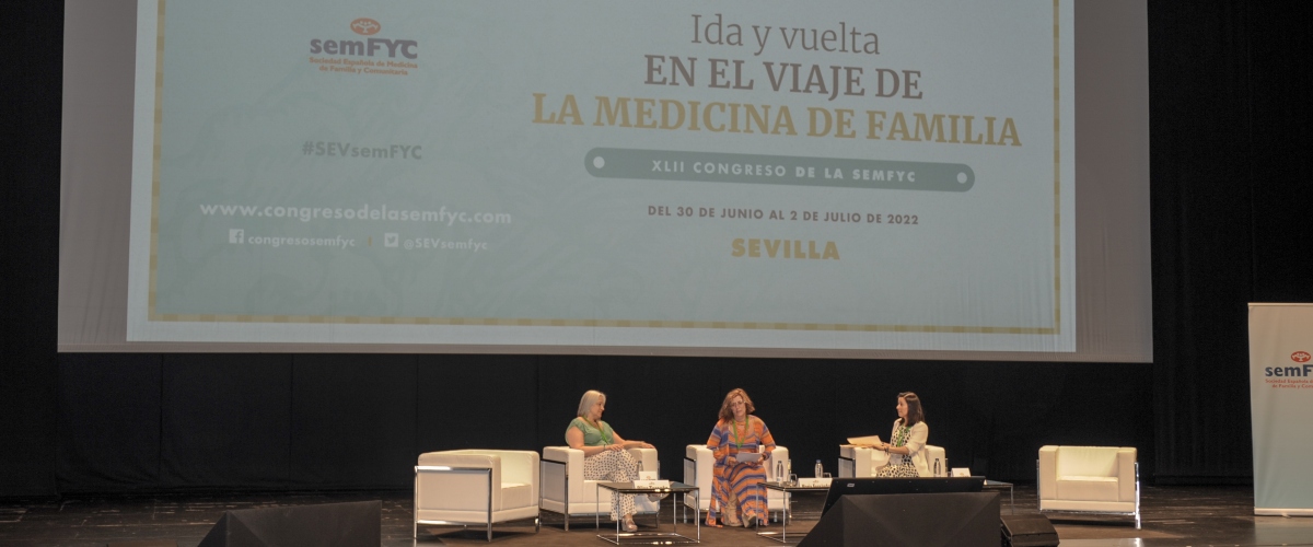 El Congreso de la semFYC homenajea a Salvador Tranche en su acto de clausura