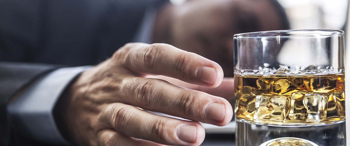 Camarelles y Córdoba escriben en Atención Primaria sobre el cribado y la intervención breve en consumo de alcohol