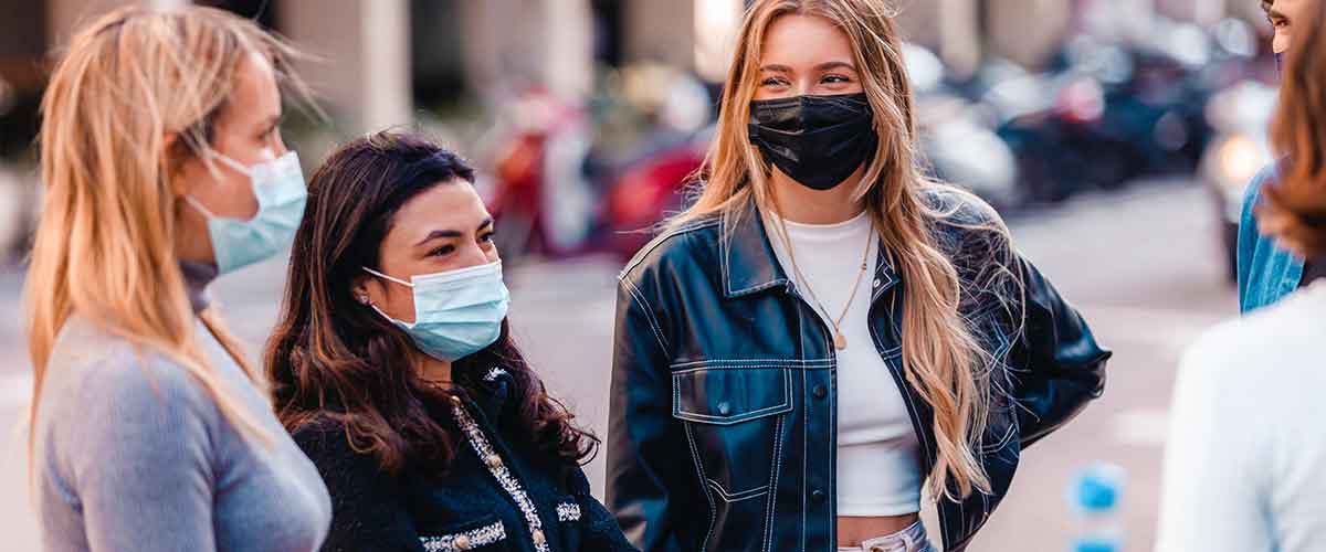 La relación de los adolescentes y las recomendaciones covid, analizada en un estudio publicado en Revista Clínica